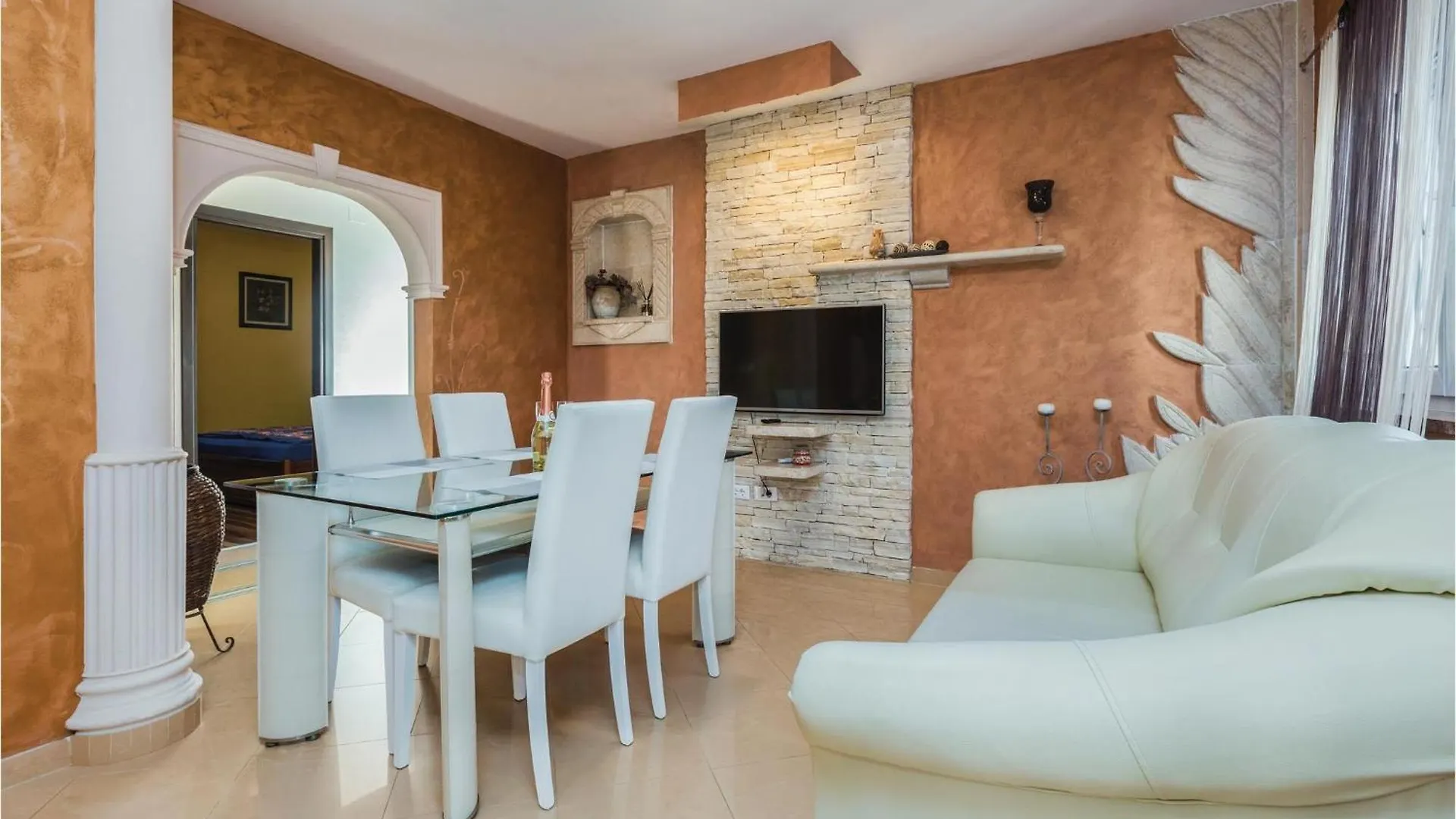 2 Bedroom Nice Apartment In Porec
