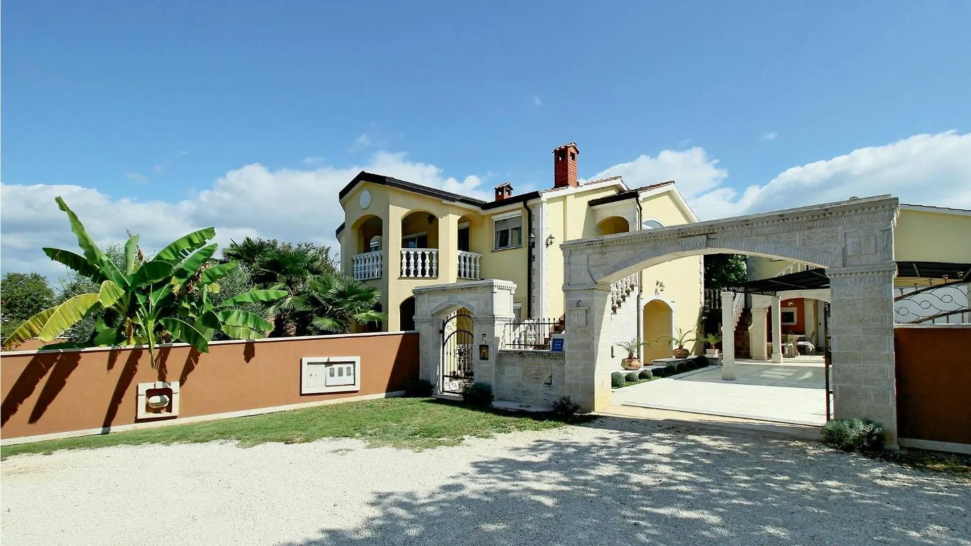 2 Bedroom Nice Apartment In Porec Croazia