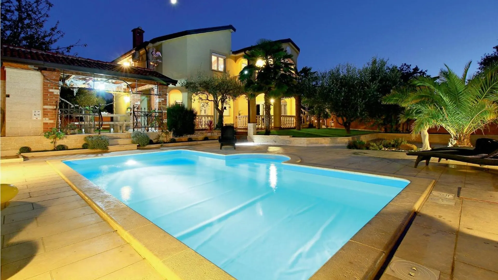 2 Bedroom Nice Apartment In Πόρετς 0*,  Κροατία