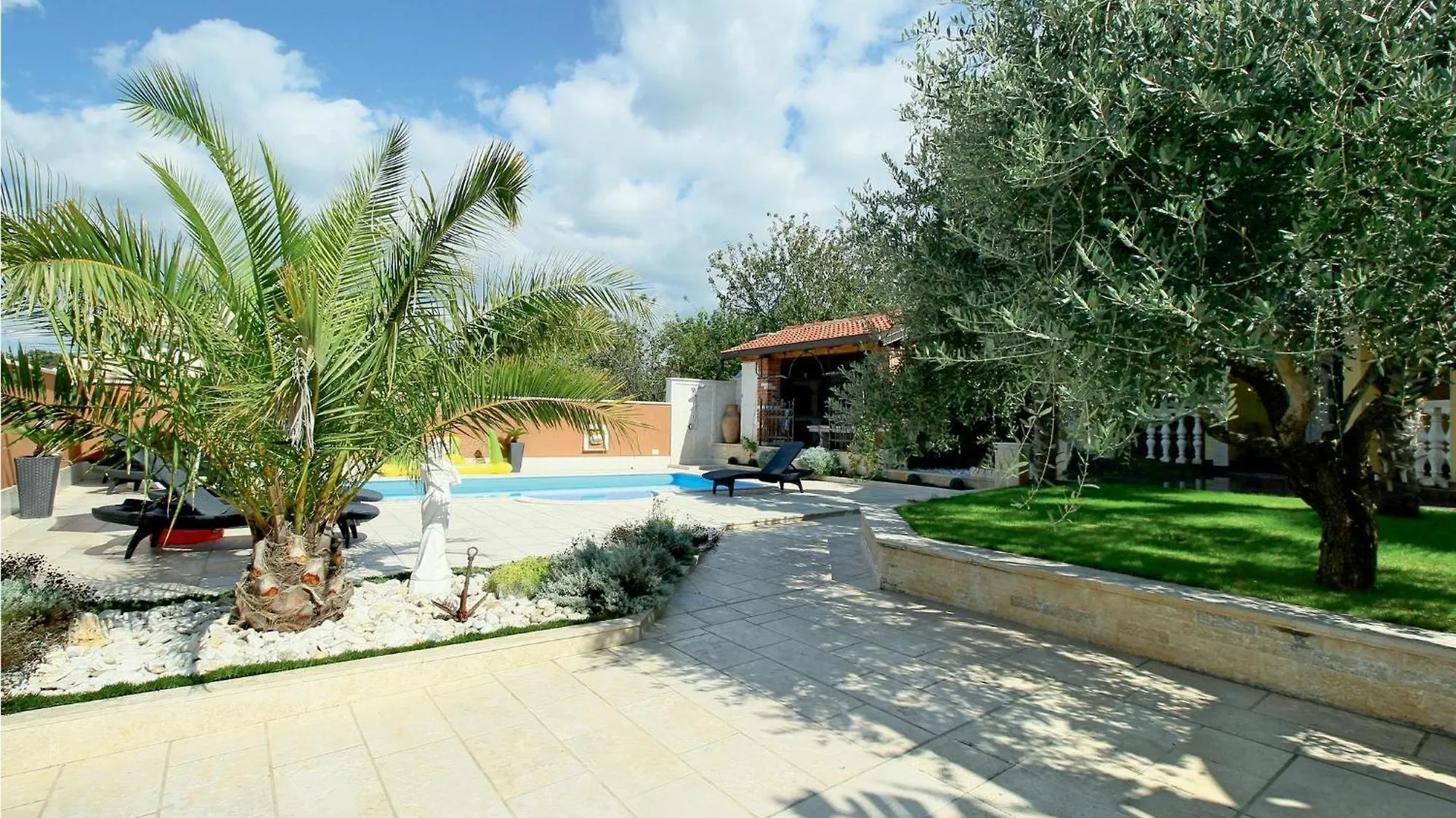 2 Bedroom Nice Apartment In Πόρετς