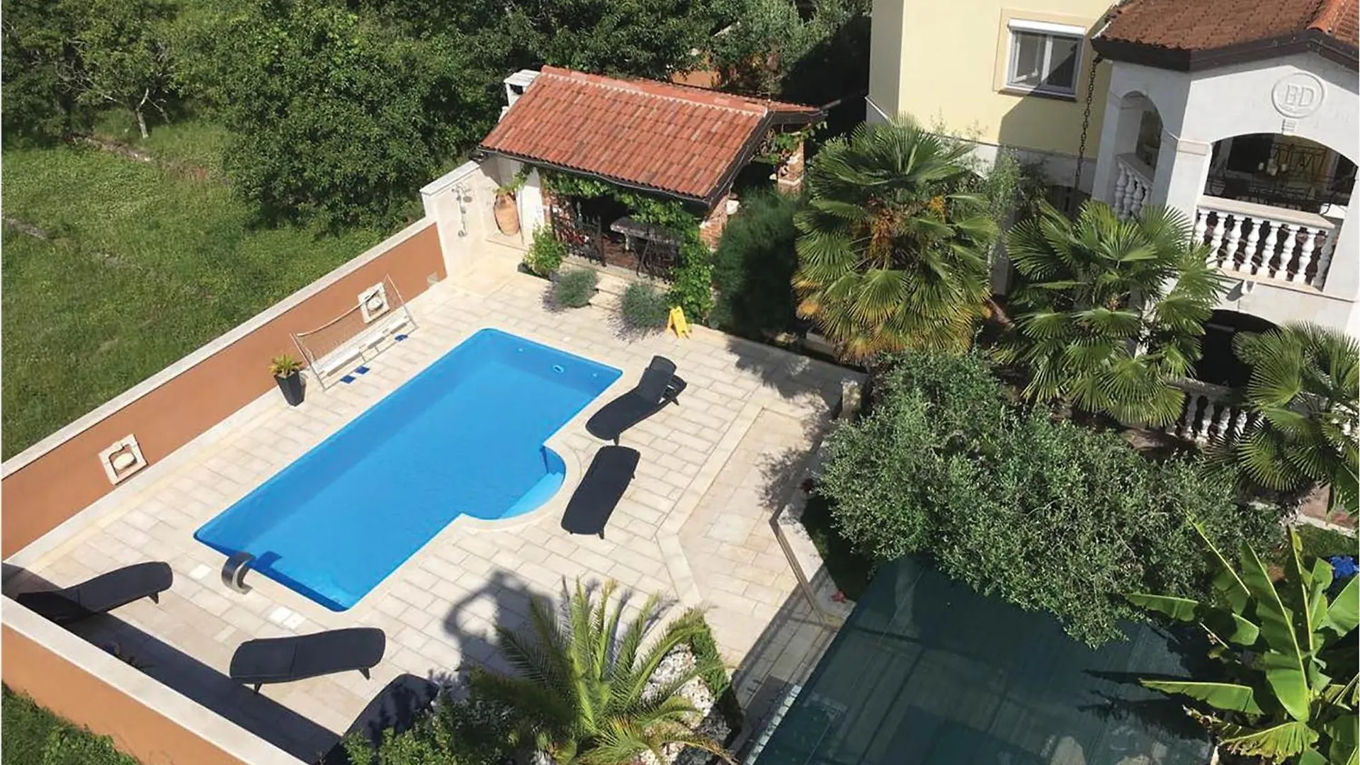 2 Bedroom Nice Apartment In Πόρετς Κροατία